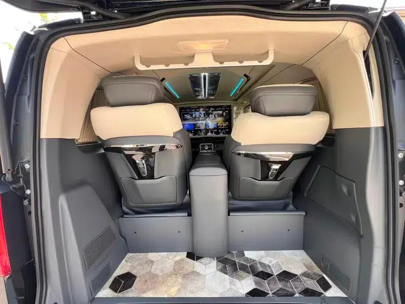 Mercedes-Benz V-Class 2018 V 260 L Premium Extended Edition (China VI Emission Standard) — миниатюра 11