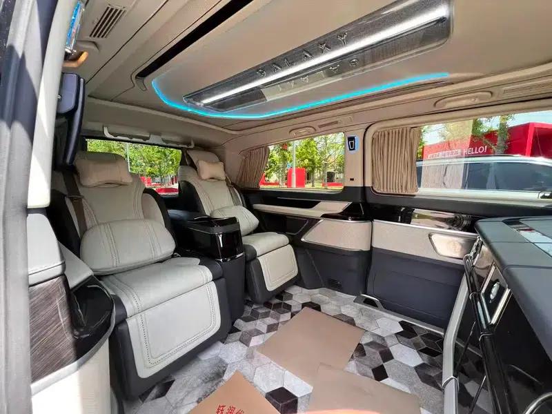 Mercedes-Benz V-Class 2018 V 260 L Premium Extended Edition (China VI Emission Standard) — миниатюра 17