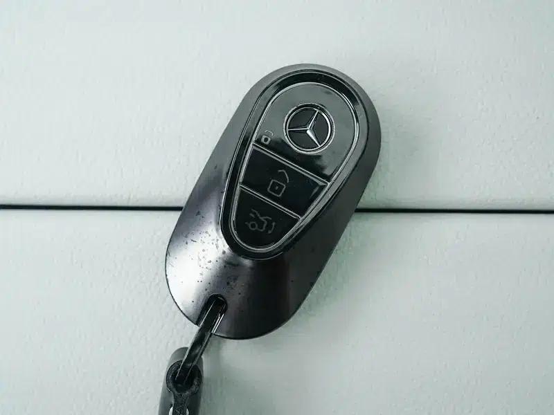 2023 Mercedes-Benz EQE SUV 350 4MATIC Luxury Edition — миниатюра 11