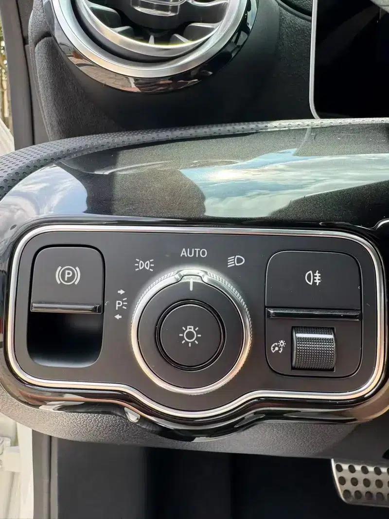 Mercedes-Benz CLA (Imported) 2020 CLA 200 Coupe — миниатюра 13