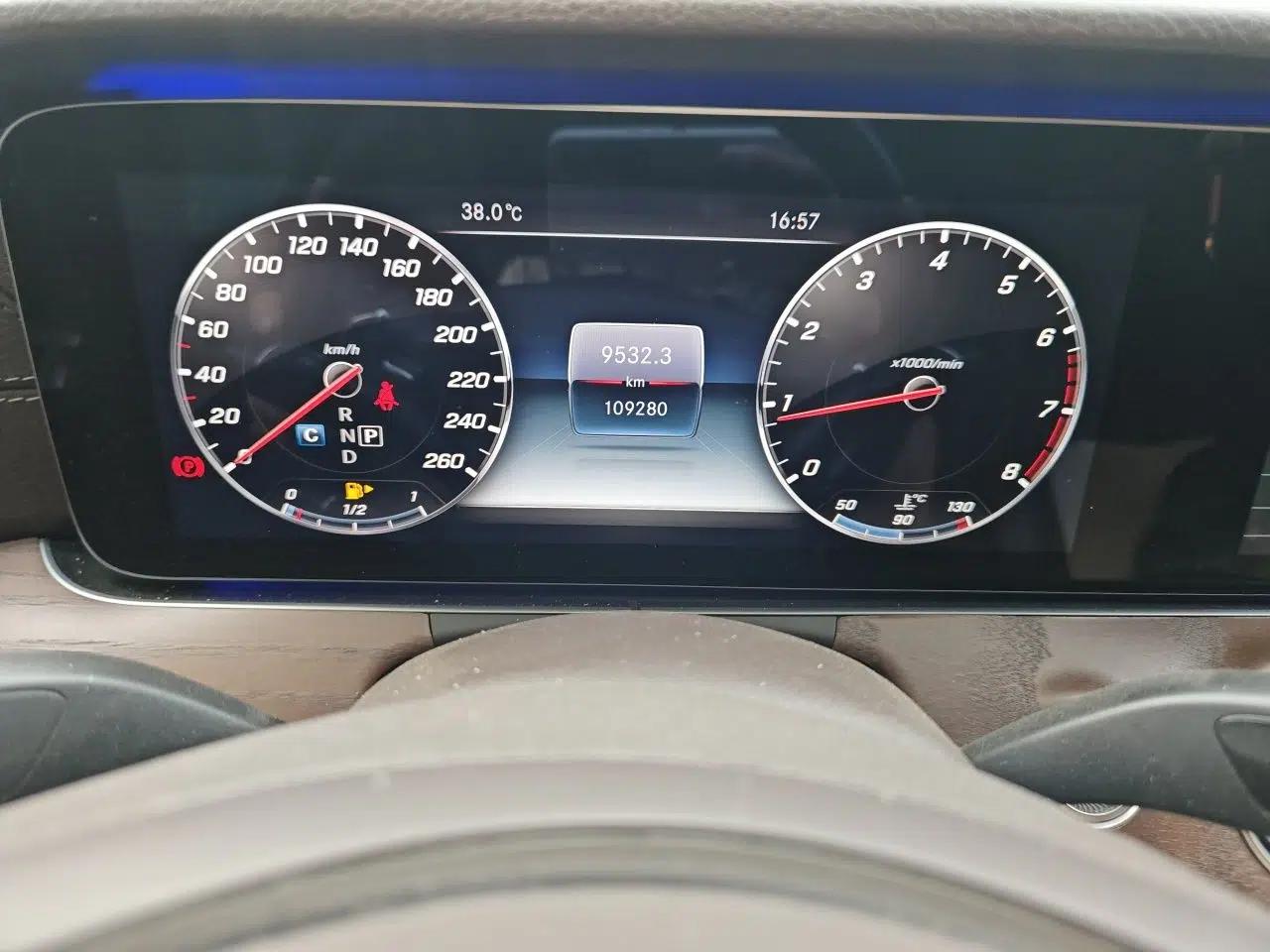 Mercedes-Benz E-Class 2018 Facelift E 200 L — миниатюра 11