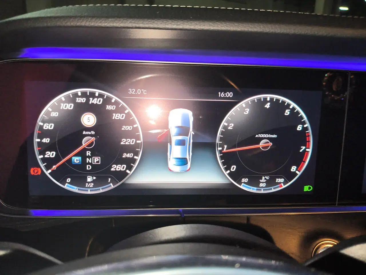 Mercedes-Benz E-Class 2017 E 300 L Sport Luxury Edition — миниатюра 11