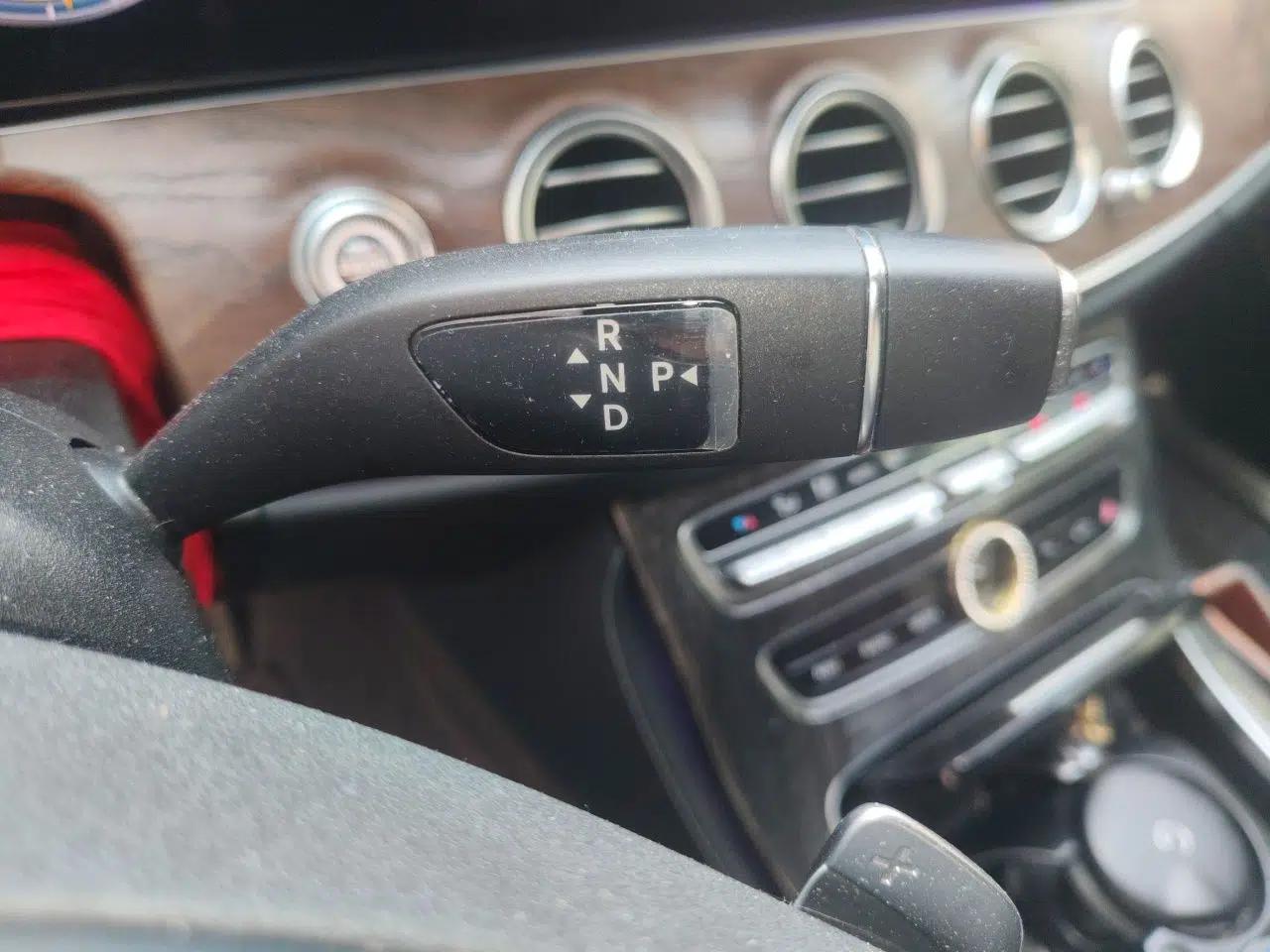 Mercedes-Benz E-Class 2017 E 300 L Luxury Model — миниатюра 14