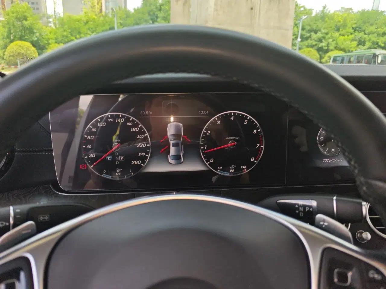 Mercedes-Benz E-Class 2016 E 300 L Sporty and Stylish Model — миниатюра 11