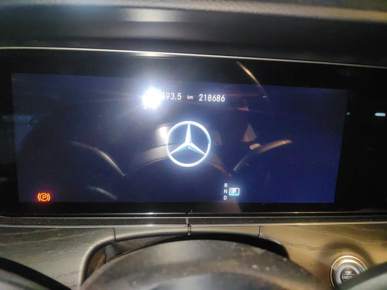 Mercedes-Benz E-Class 2021 E 300 L Sporty and Stylish Model — миниатюра 11