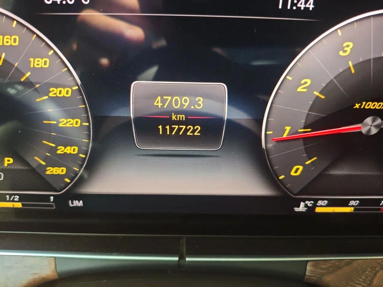 Mercedes-Benz E-Class 2020 E 300 L Luxury Model — миниатюра 12