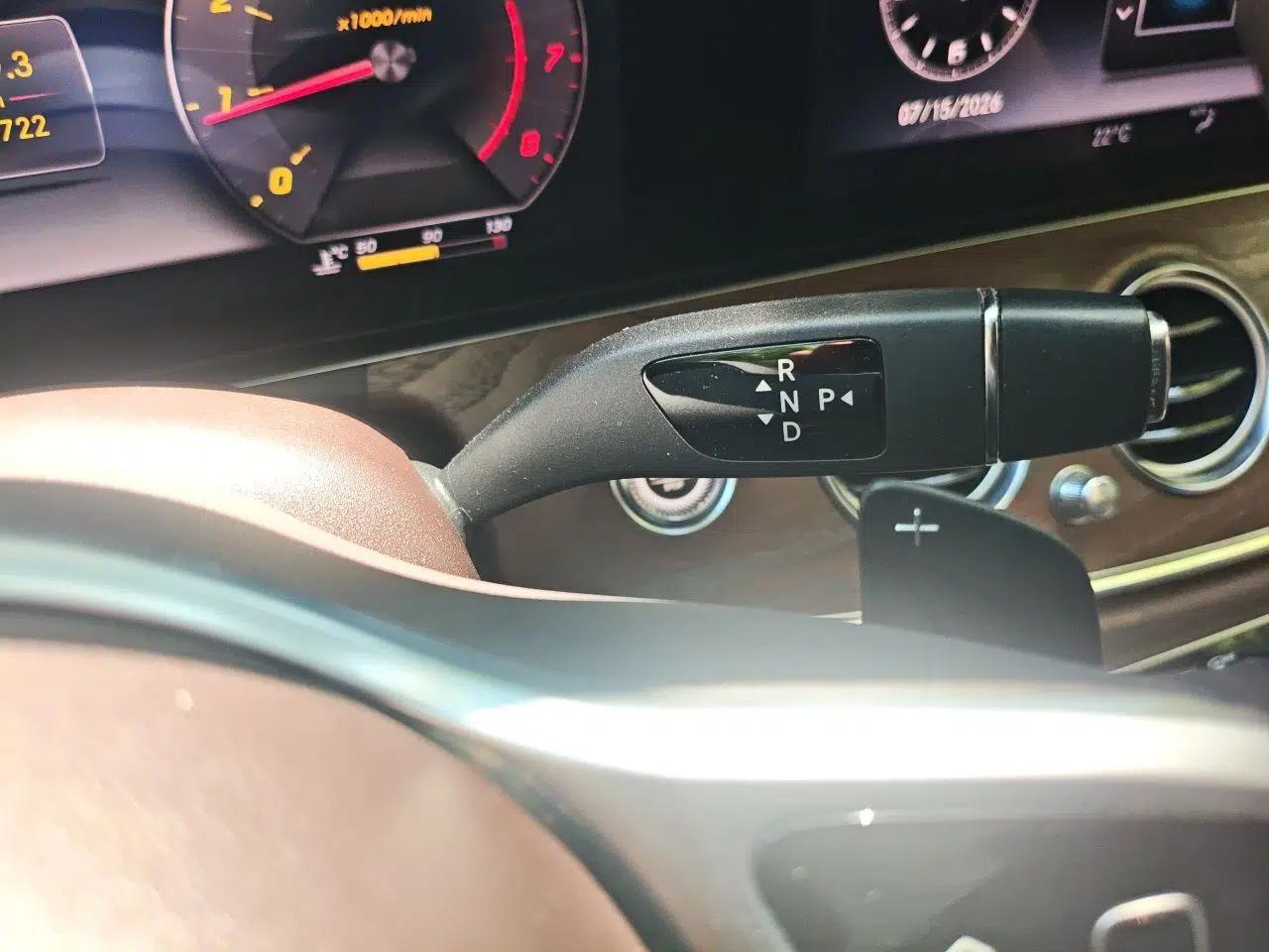 Mercedes-Benz E-Class 2020 E 300 L Luxury Model — миниатюра 14
