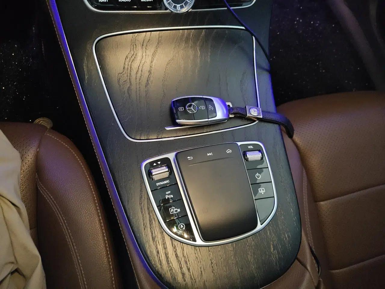 Mercedes-Benz E-Class 2019 E 300 L Sporty and Stylish Model — миниатюра 14