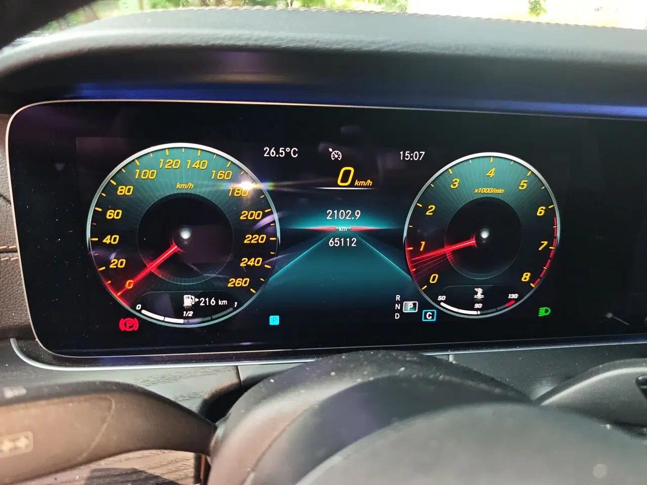 Mercedes-Benz E-Class 2021 E 300 L Sporty and Stylish Model — миниатюра 11