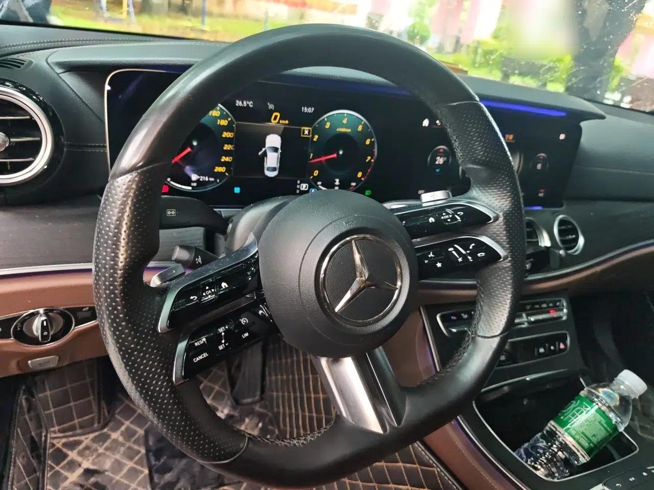 Mercedes-Benz E-Class 2021 E 300 L Sporty and Stylish Model — миниатюра 10