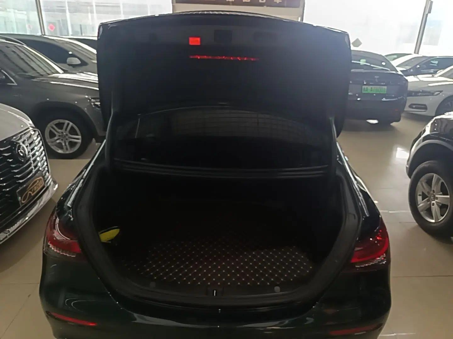Mercedes-Benz E-Class 2021 E 300 L Sporty and Stylish Model — миниатюра 22