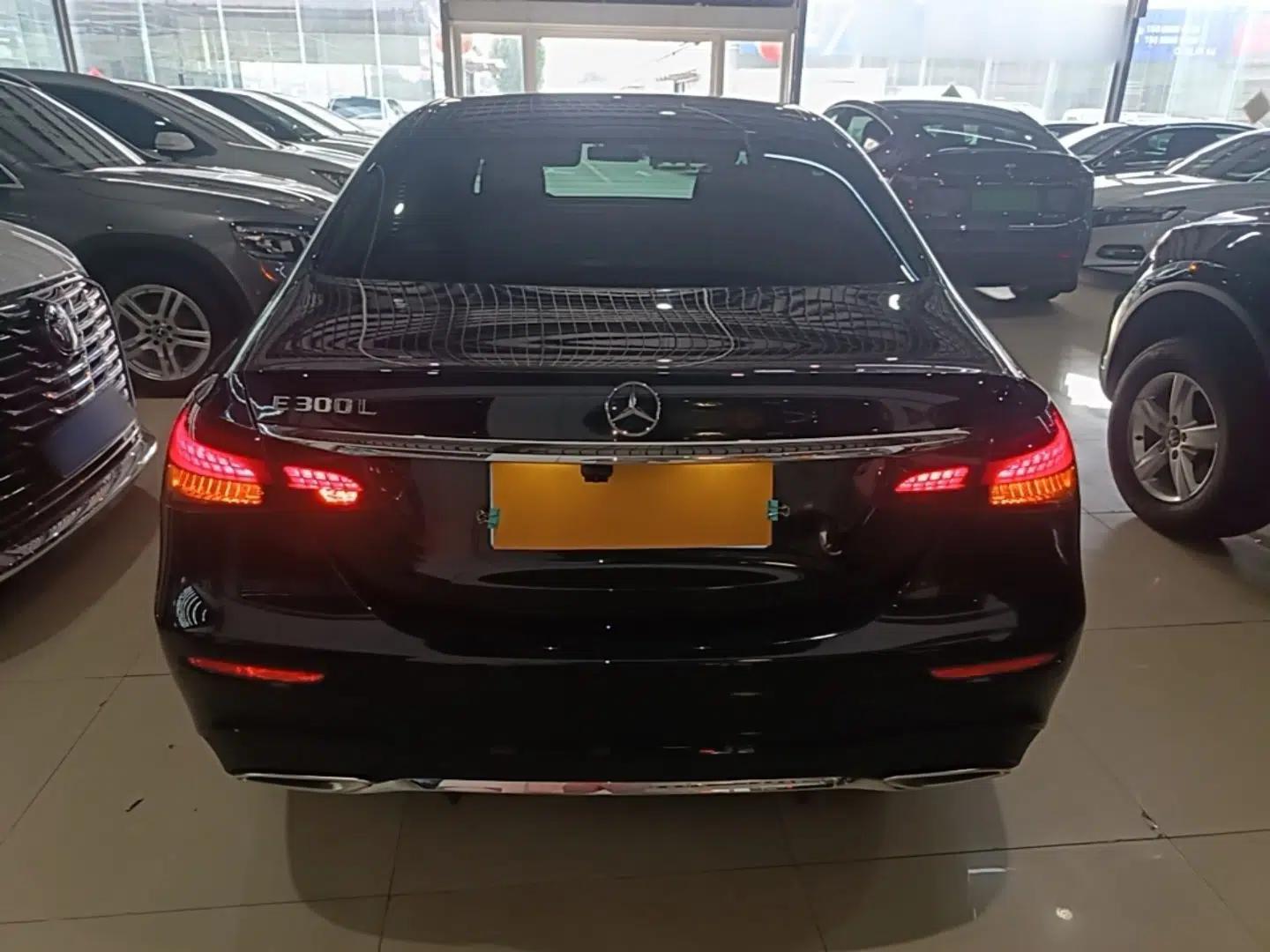 Mercedes-Benz E-Class 2021 E 300 L Sporty and Stylish Model — миниатюра 5