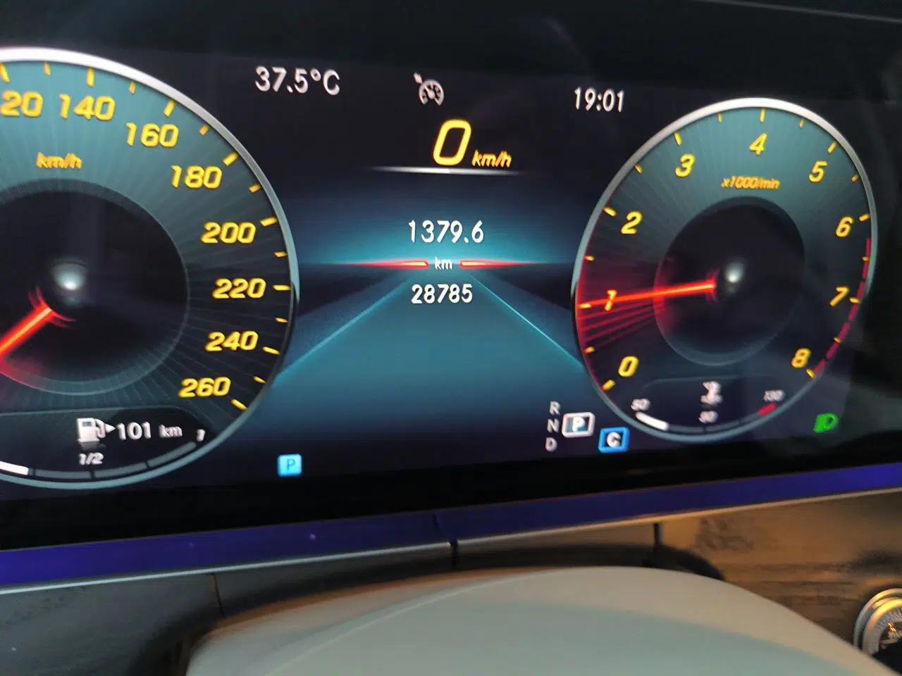 Mercedes-Benz E-Class 2022 Second Facelift E 300 L Sporty and Stylish Edition — миниатюра 12
