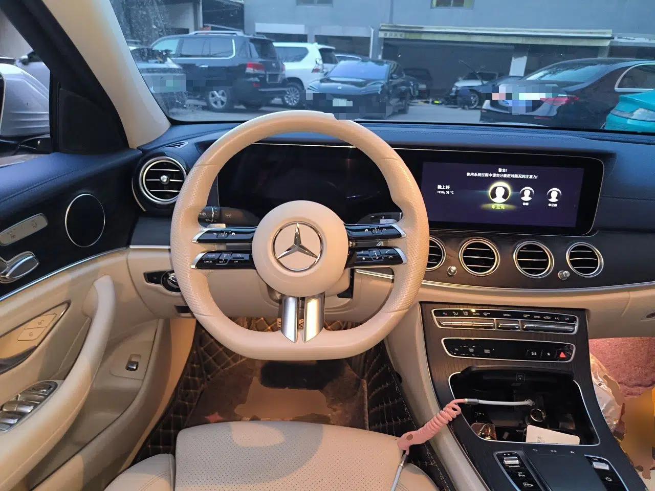 Mercedes-Benz E-Class 2022 Second Facelift E 300 L Sporty and Stylish Edition — миниатюра 10