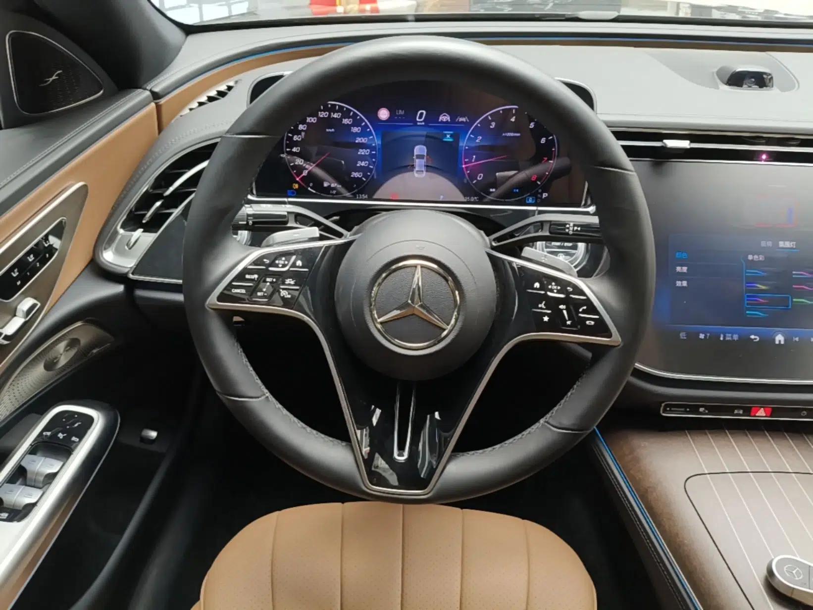 Mercedes-Benz E-Class 2024 E 300 L Luxury Model — миниатюра 13