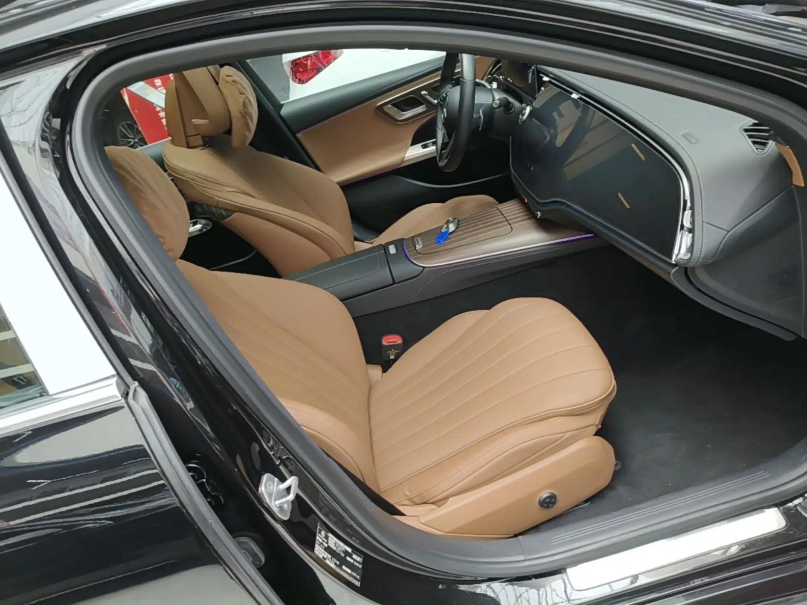 Mercedes-Benz E-Class 2024 E 300 L Luxury Model — миниатюра 19