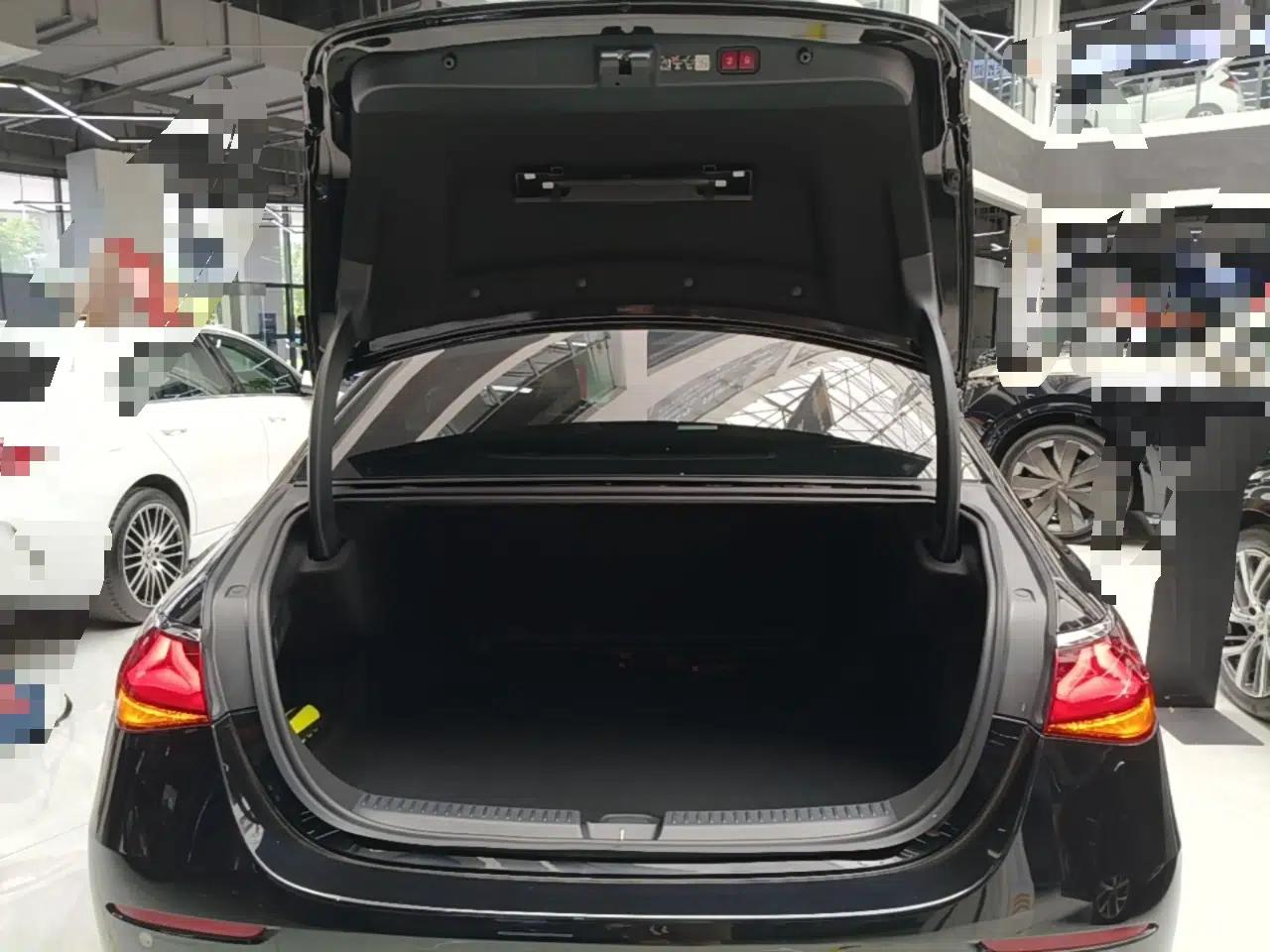Mercedes-Benz E-Class 2024 E 300 L Luxury Model — миниатюра 22