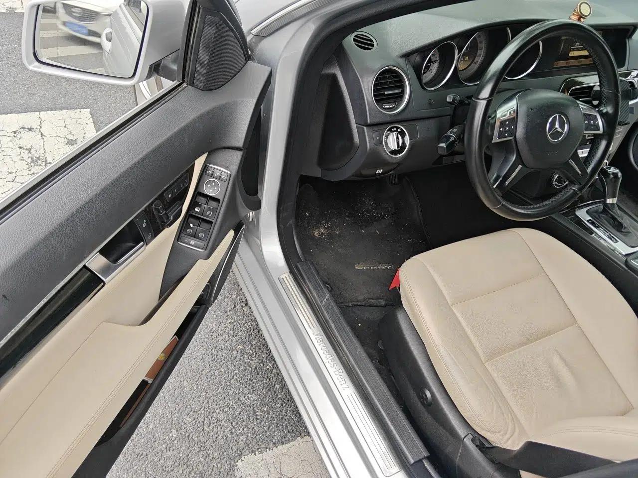 Mercedes-Benz C-Class 2011 C 300 Fashion Model — миниатюра 16