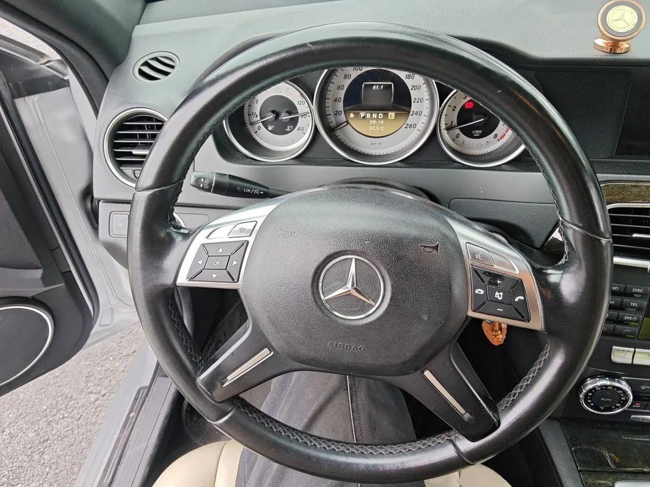 Mercedes-Benz C-Class 2011 C 300 Fashion Model — миниатюра 10