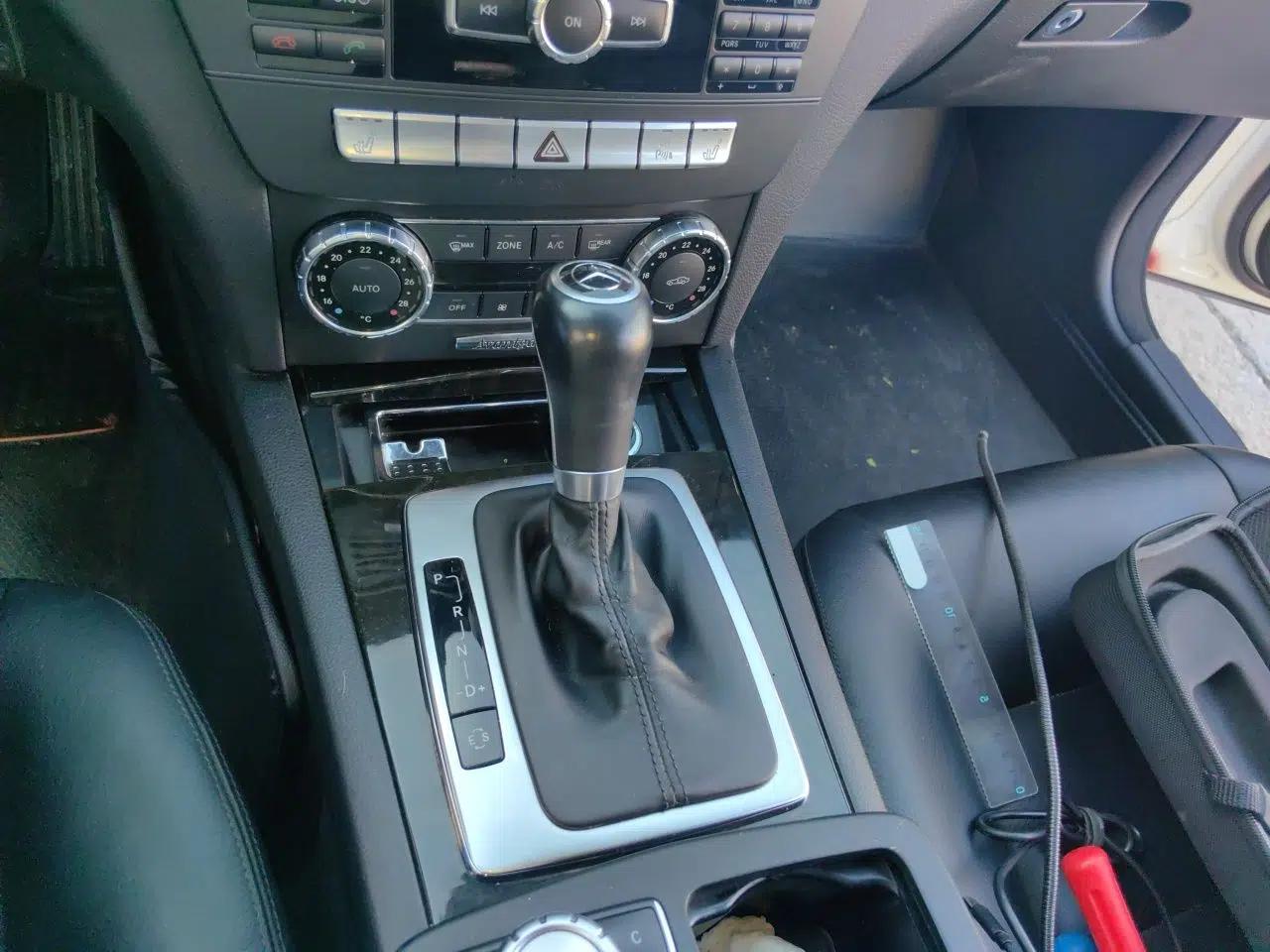 Mercedes-Benz C-Class 2011 C 300 Fashion Model — миниатюра 14