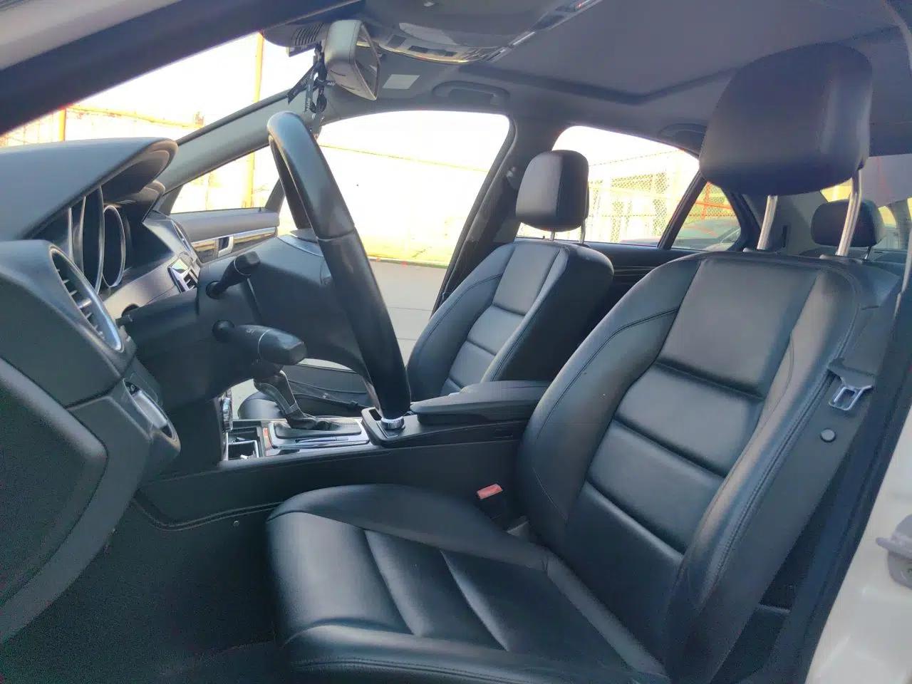 Mercedes-Benz C-Class 2011 C 300 Fashion Model — миниатюра 15