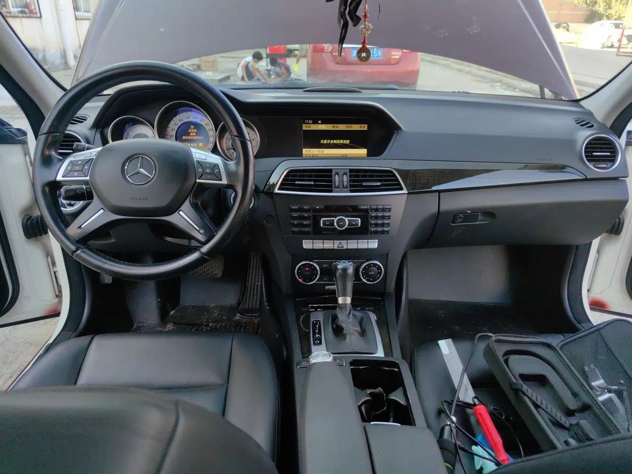 Mercedes-Benz C-Class 2011 C 300 Fashion Model — миниатюра 9