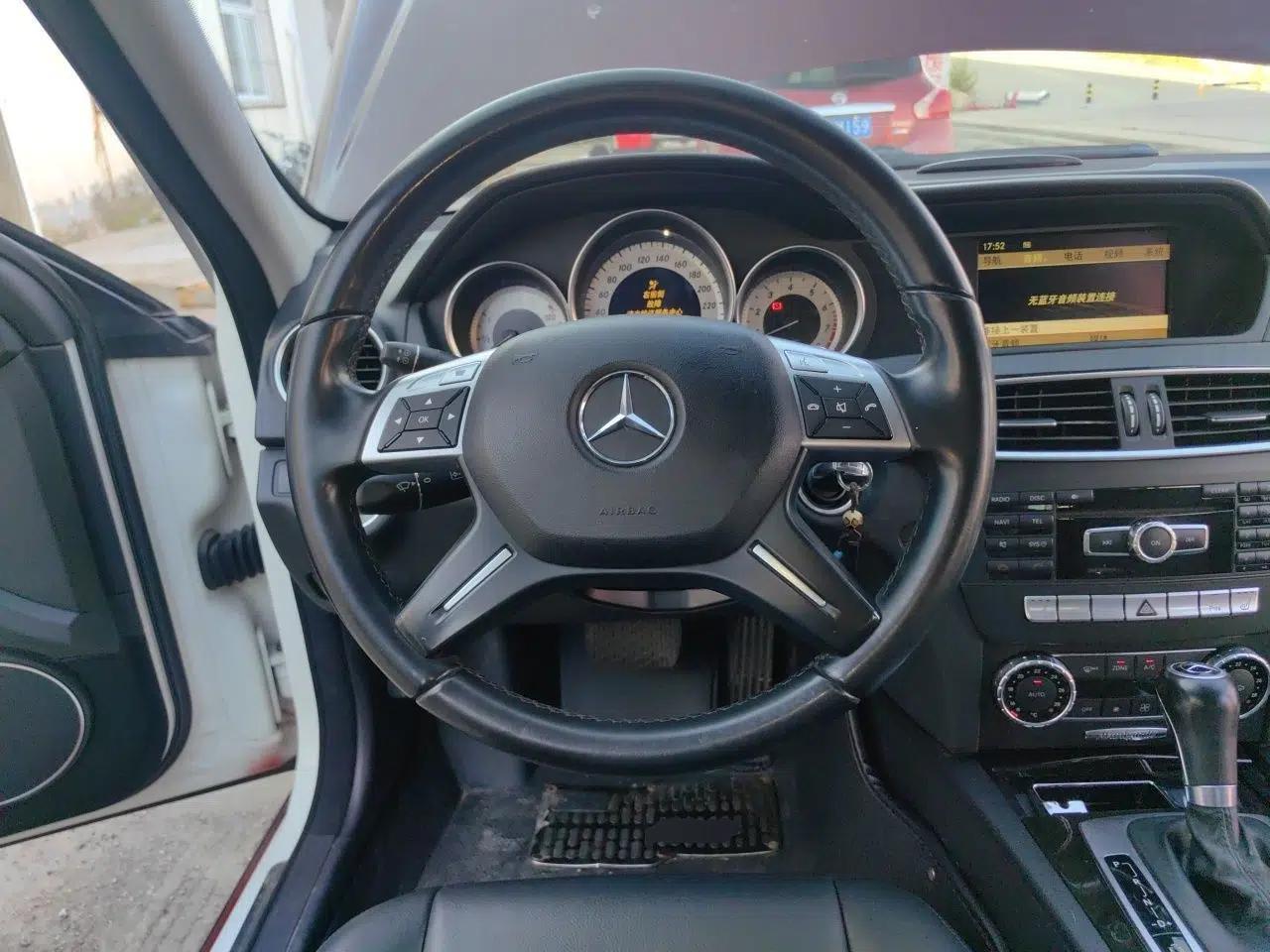 Mercedes-Benz C-Class 2011 C 300 Fashion Model — миниатюра 10