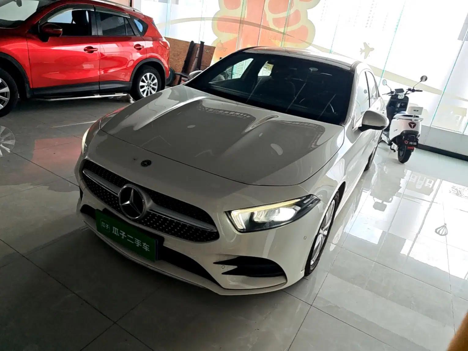 Mercedes-Benz A-Class 2020 Restyled A 200 L Sport Sedan Fashion Version — миниатюра 1
