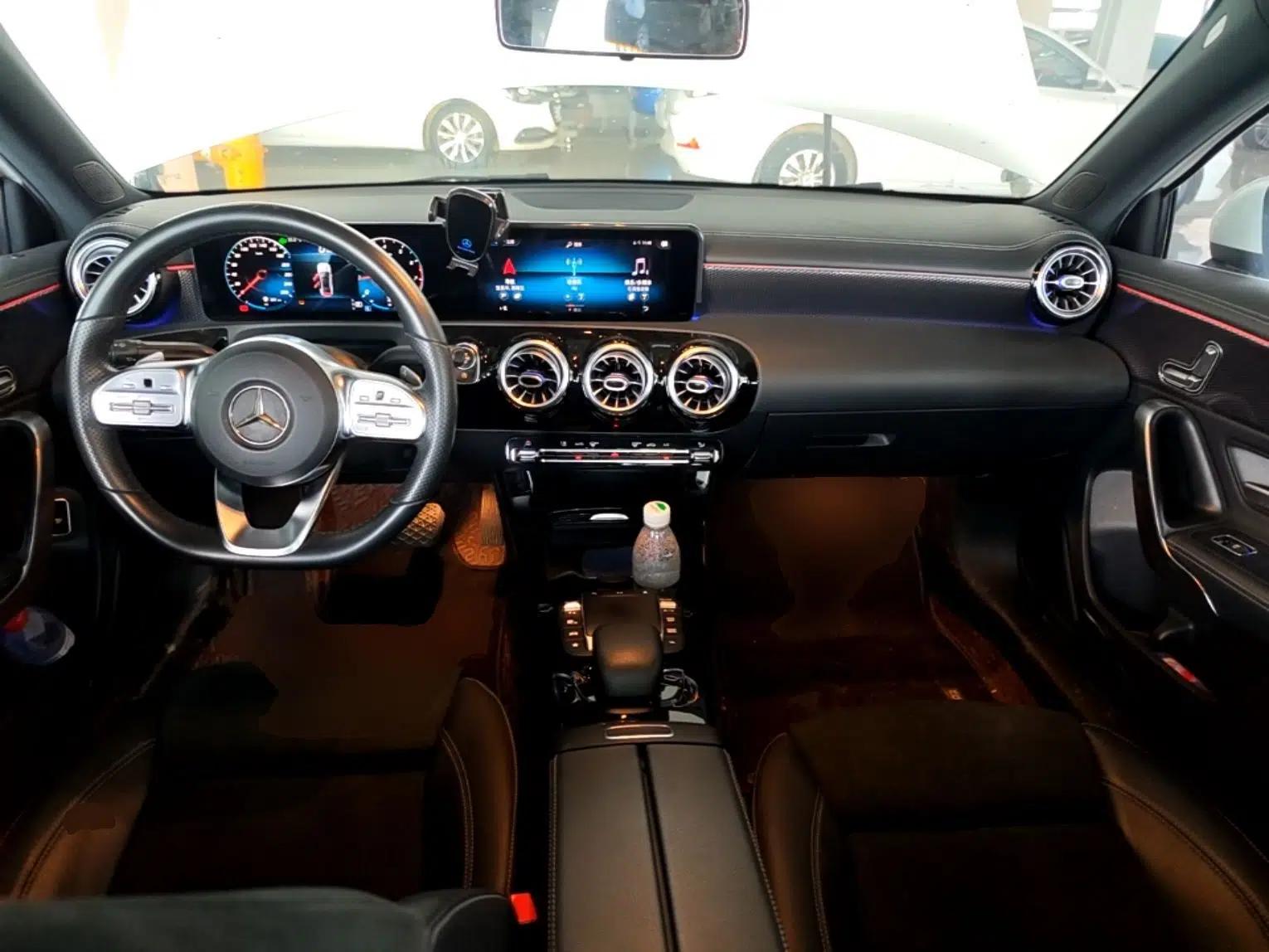 Mercedes-Benz A-Class 2020 Restyled A 200 L Sport Sedan Fashion Version — миниатюра 12