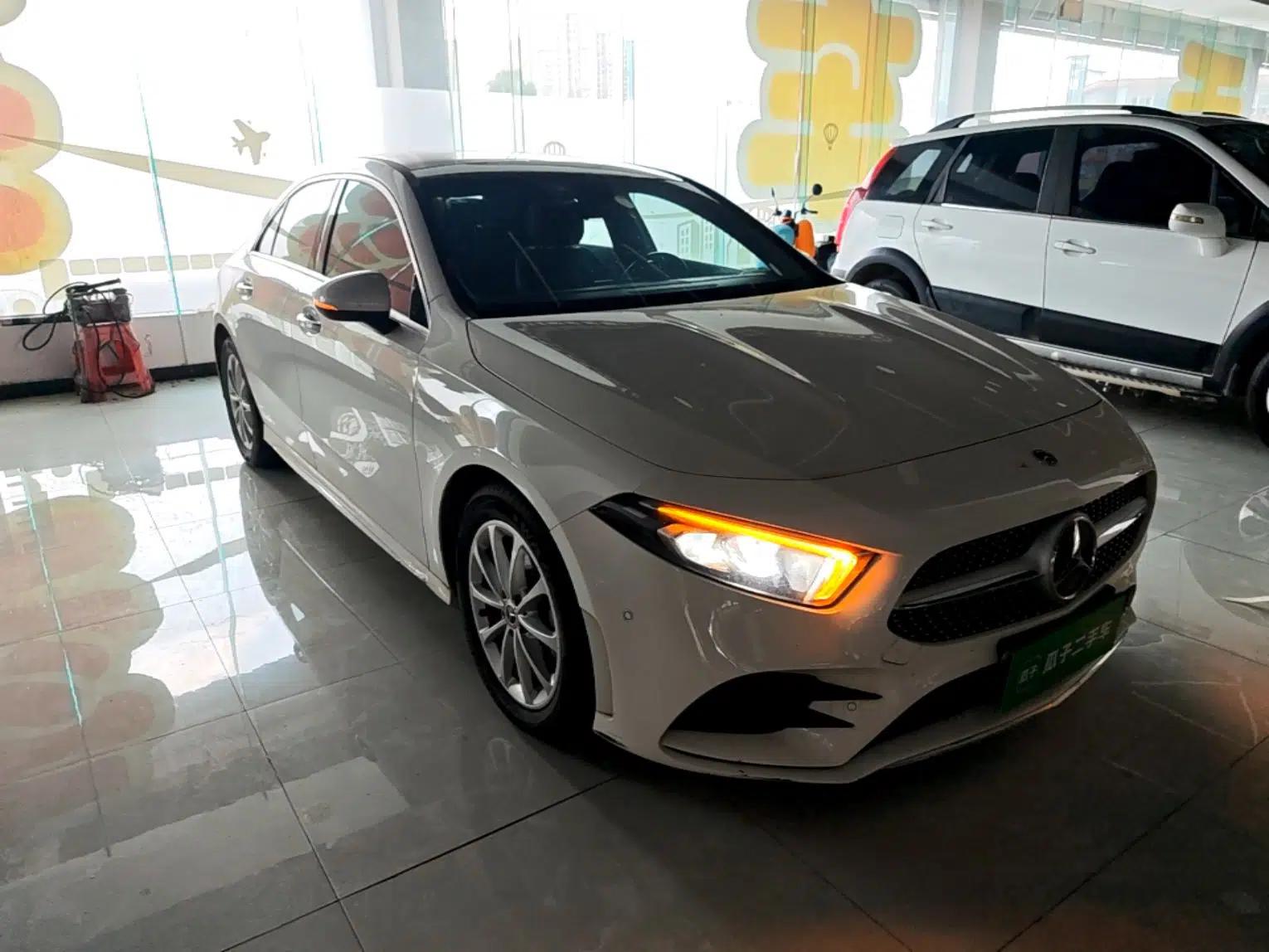 Mercedes-Benz A-Class 2020 Restyled A 200 L Sport Sedan Fashion Version — миниатюра 3