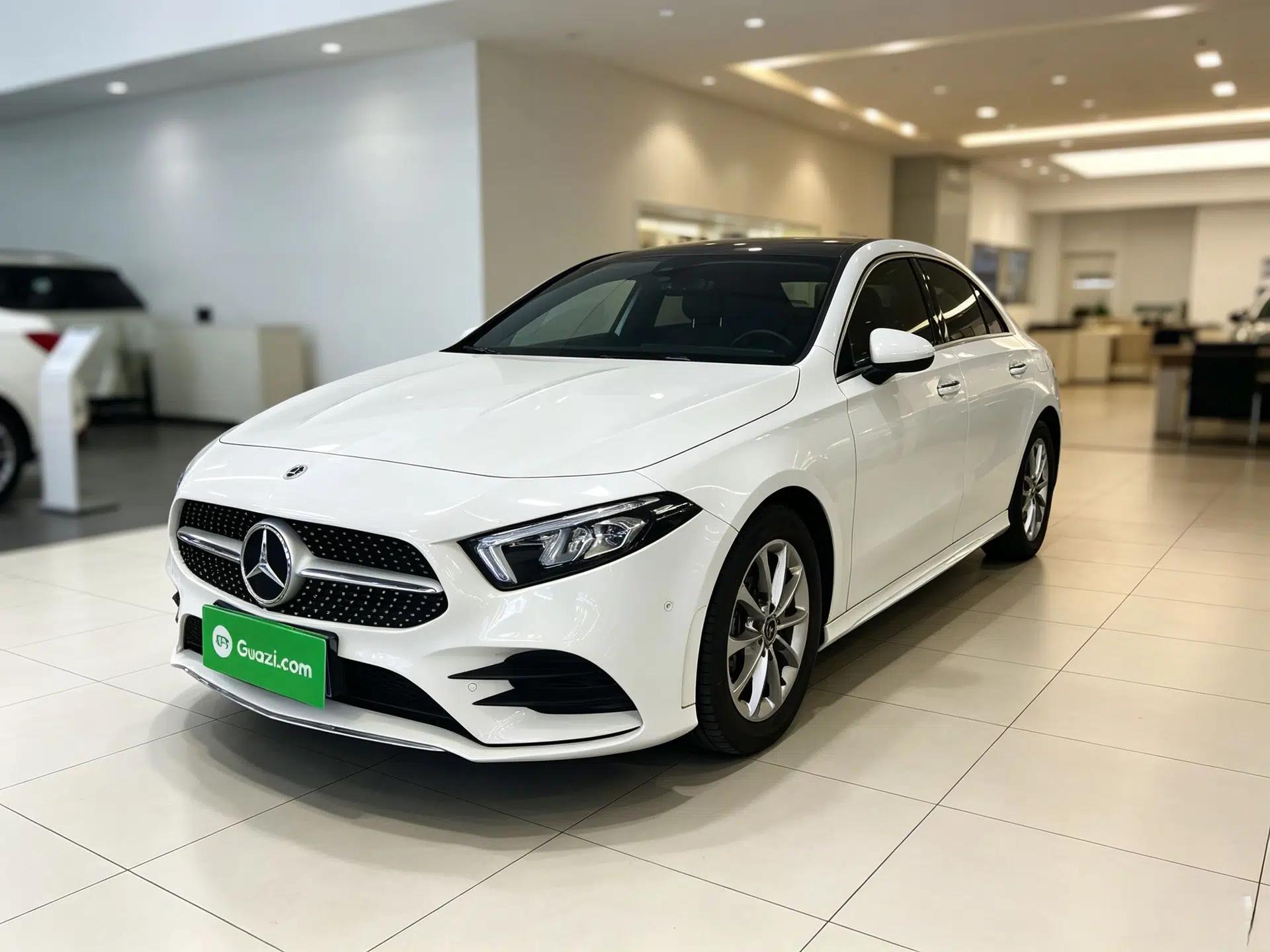 Mercedes-Benz A-Class 2022 Restyled A 200 L Sport Sedan Dynamic Version — миниатюра 1