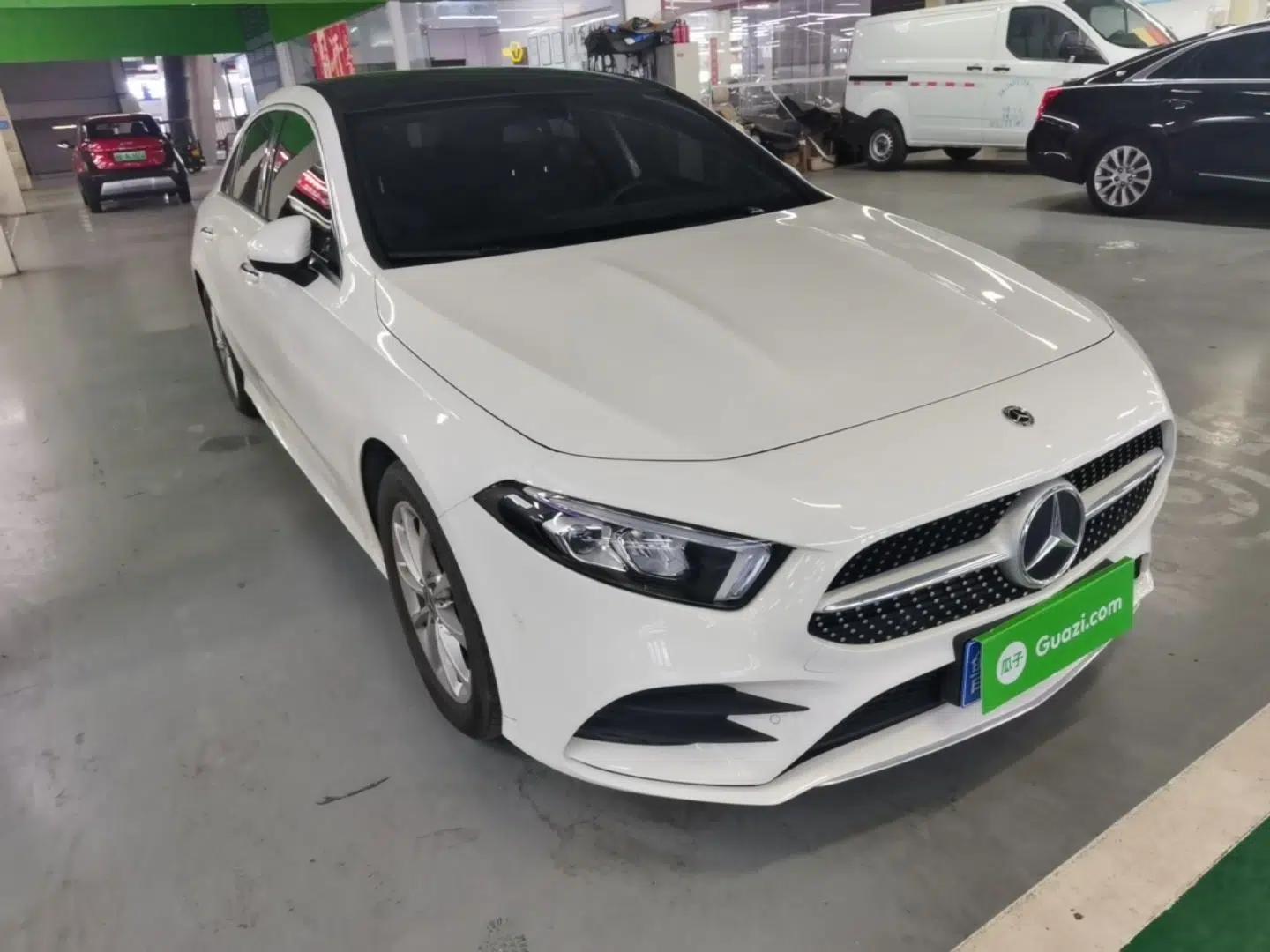 Mercedes-Benz A-Class 2022 Restyled A 200 L Sport Sedan Dynamic Version — миниатюра 3
