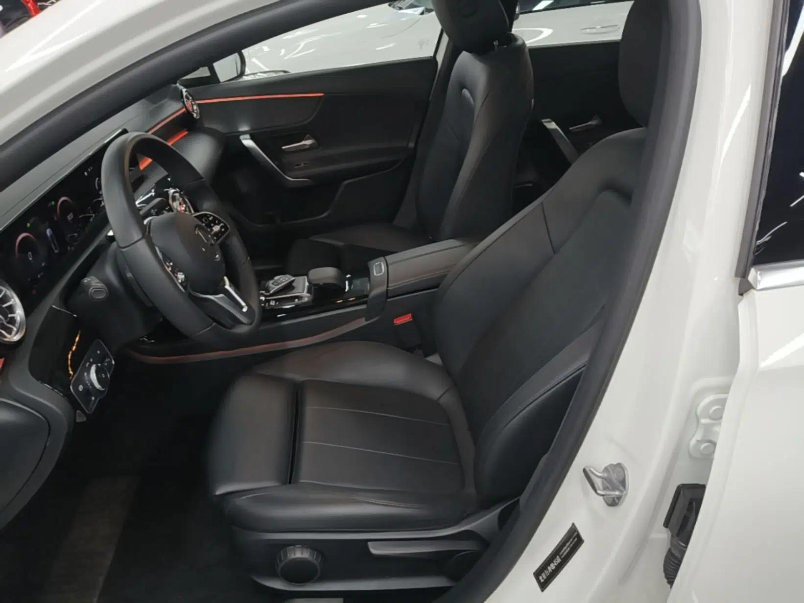 Mercedes-Benz A-Class 2021 Restyled A 180 L Sport Sedan — миниатюра 17