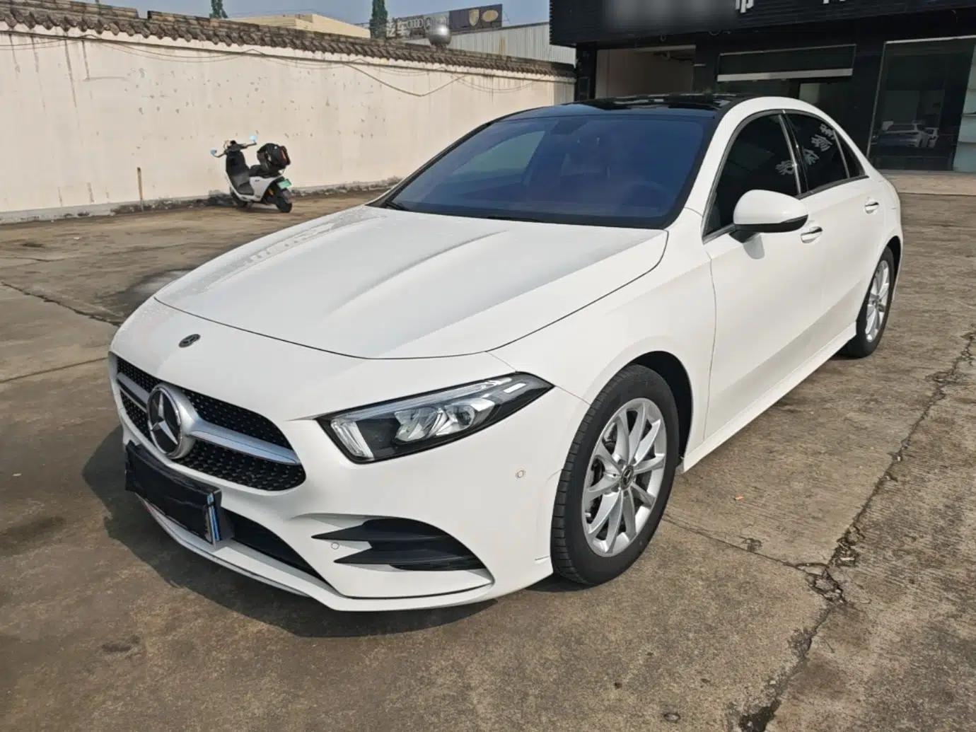 Mercedes-Benz A-Class 2020 Restyled A 200 L Sport Sedan Fashion Version — миниатюра 1