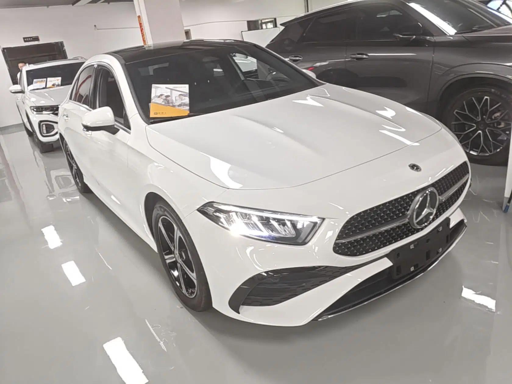 Mercedes-Benz A-Class 2023 A 200 L Fashion Model — миниатюра 3