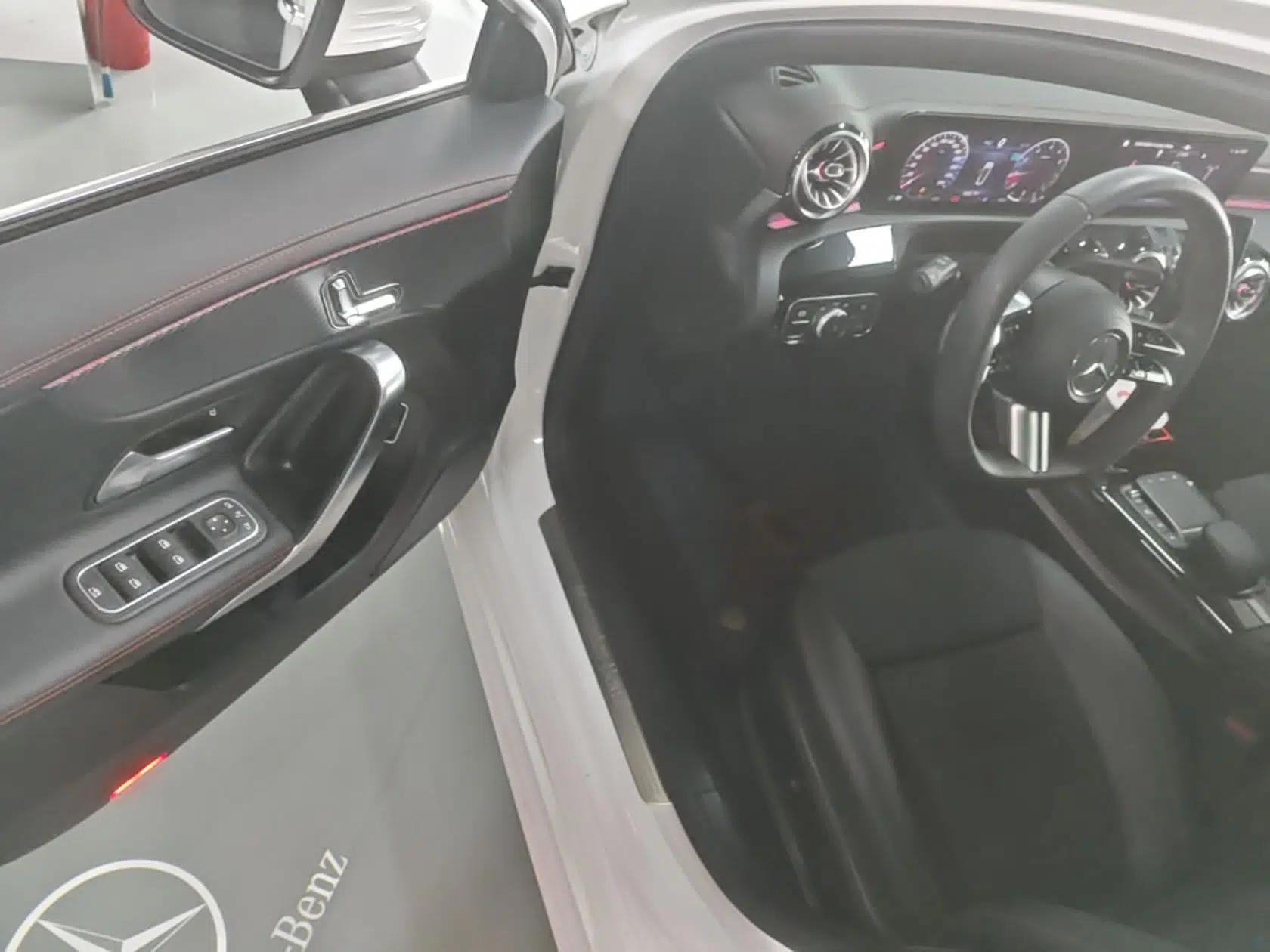Mercedes-Benz A-Class 2023 A 200 L Fashion Model — миниатюра 23