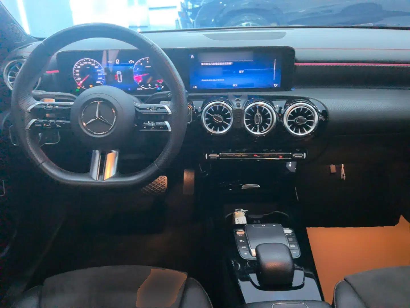 Mercedes-Benz A-Class 2022 Revised Version A 200 L Sport Sedan Fashionable Style — миниатюра 12