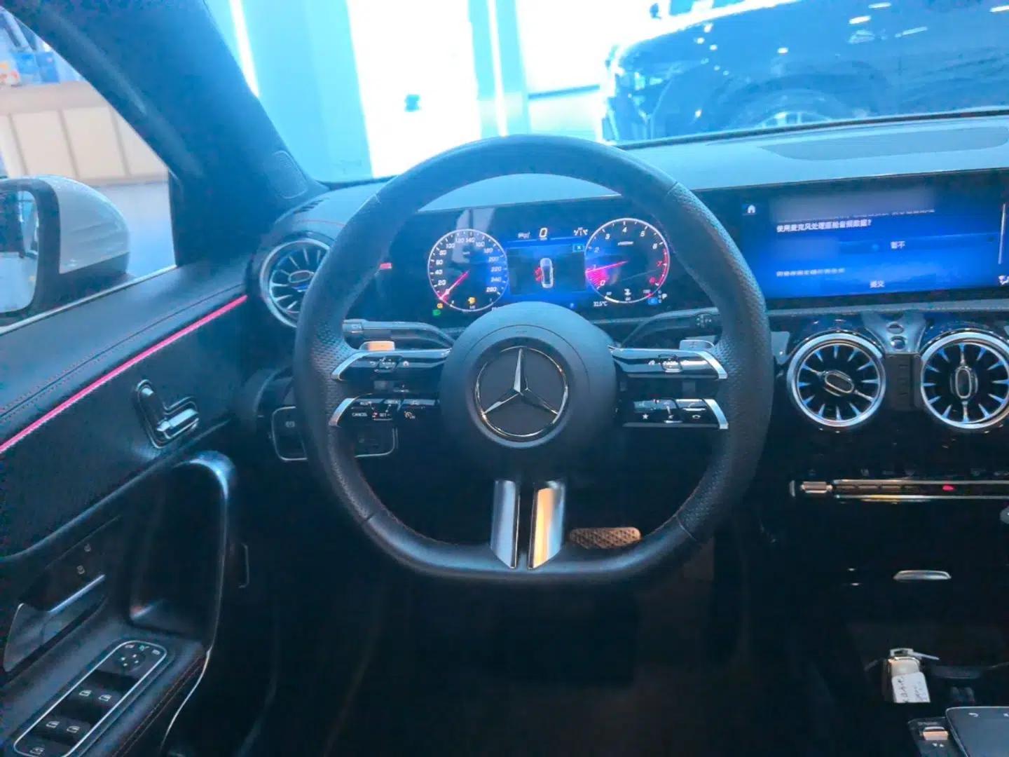 Mercedes-Benz A-Class 2022 Revised Version A 200 L Sport Sedan Fashionable Style — миниатюра 13