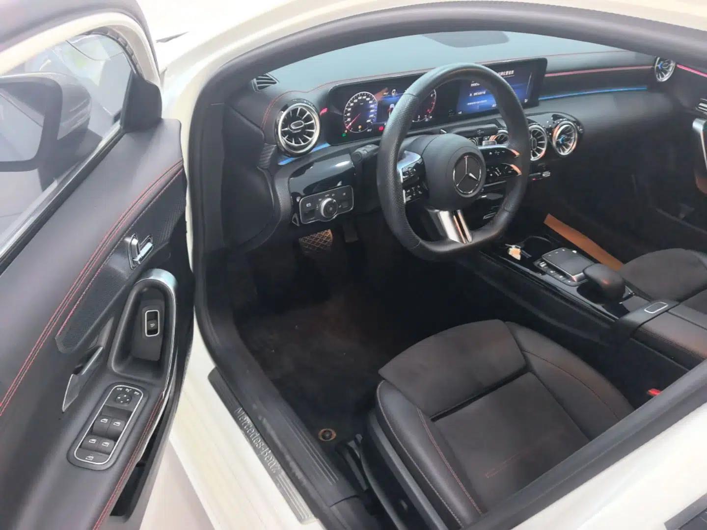 Mercedes-Benz A-Class 2022 Revised Version A 200 L Sport Sedan Fashionable Style — миниатюра 18