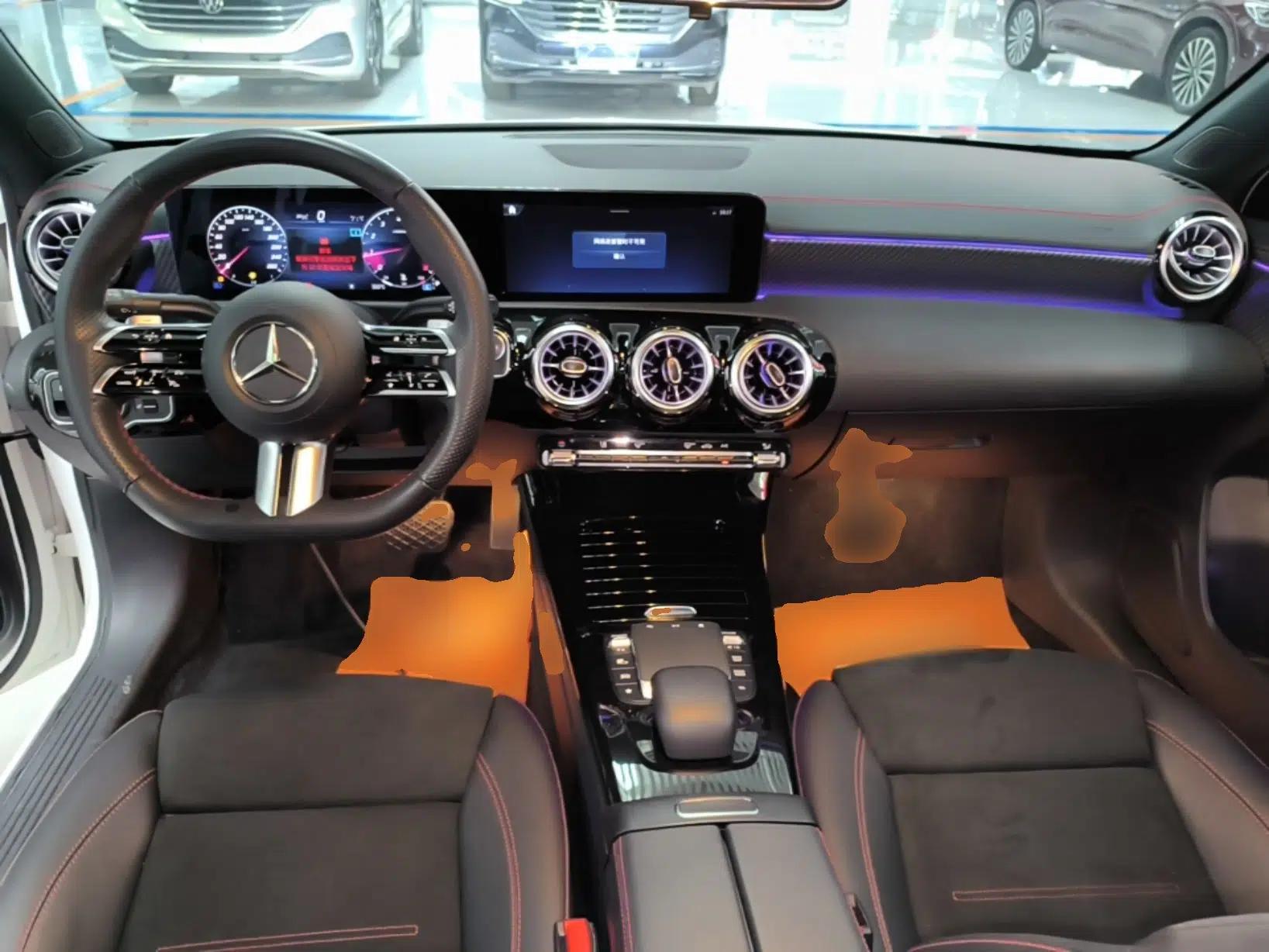 Mercedes-Benz A-Class 2023 A 200 L Fashion Model — миниатюра 17