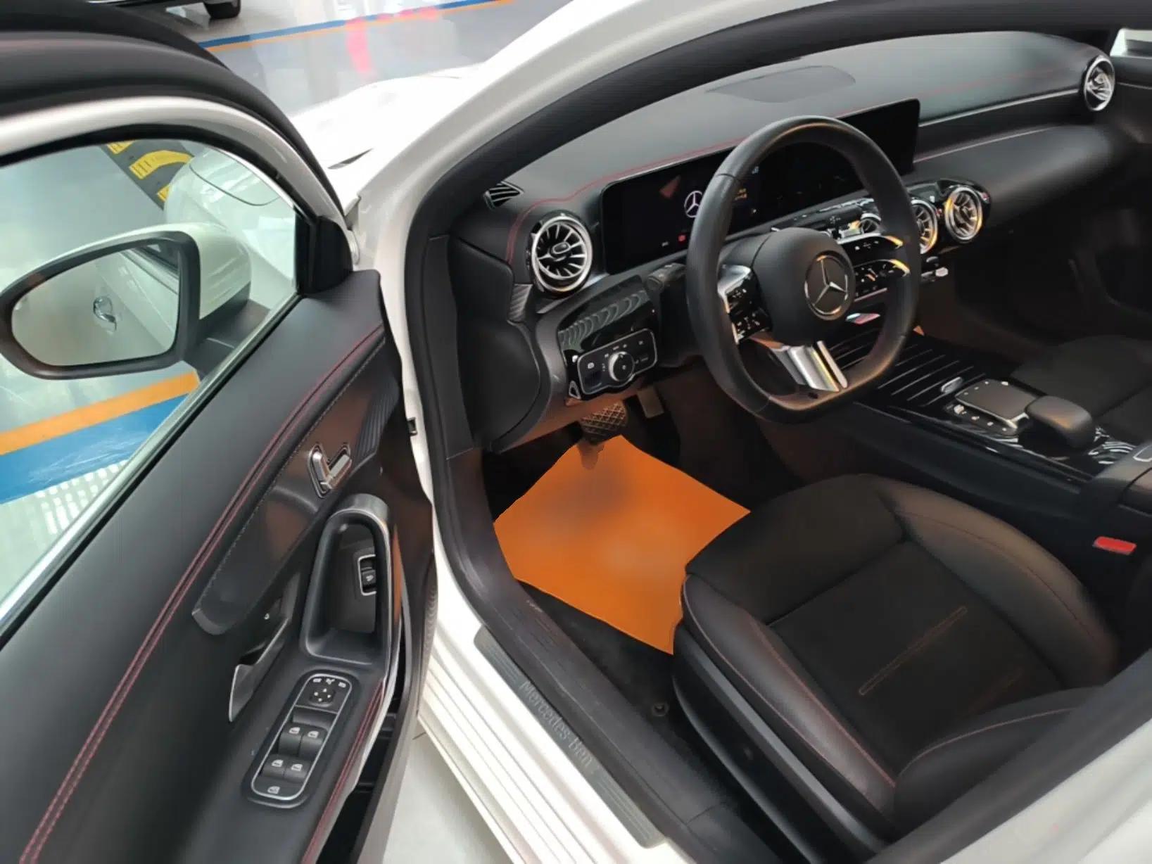Mercedes-Benz A-Class 2023 A 200 L Fashion Model — миниатюра 23