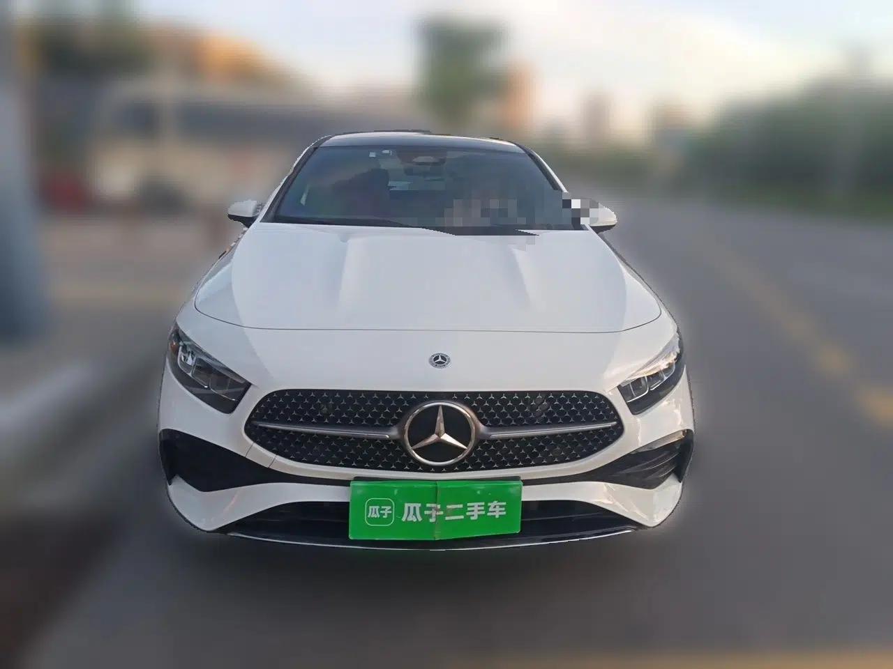 Mercedes-Benz A-Class 2023 A 200 L Fashion Model — миниатюра 2