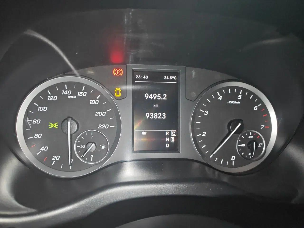 Mercedes-Benz Vito 2020 2.0T Elite Version 7 Seats — миниатюра 11