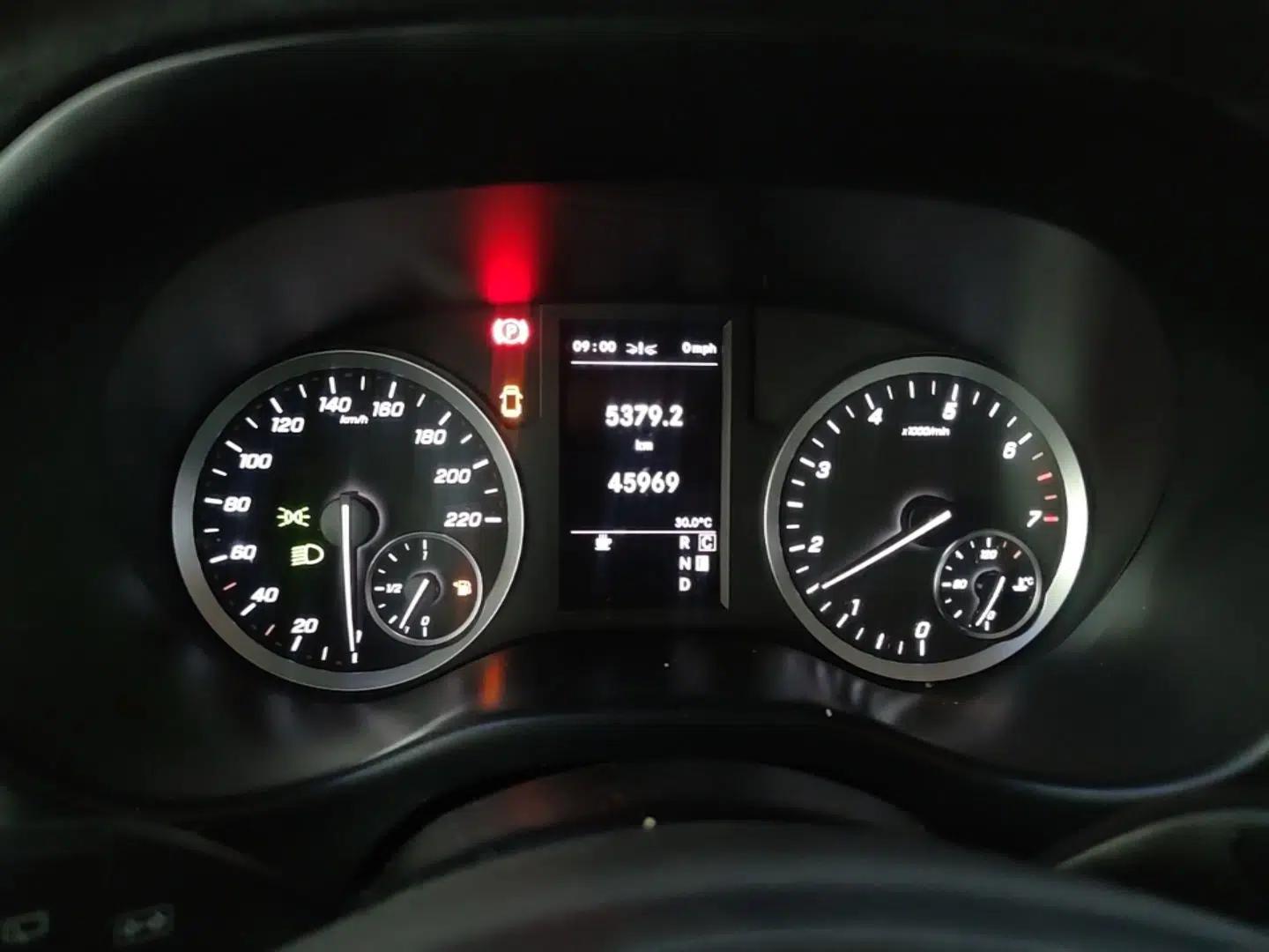 Mercedes-Benz Vito 2023 2.0T Business Version 7 Seats — миниатюра 19