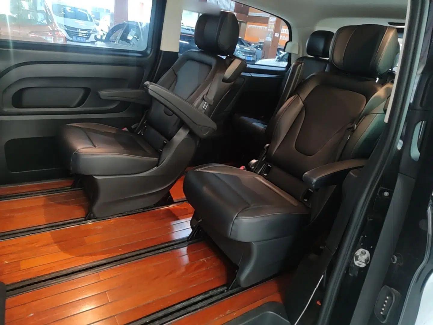 Mercedes-Benz Vito 2023 2.0T Business Version 7 Seats — миниатюра 25