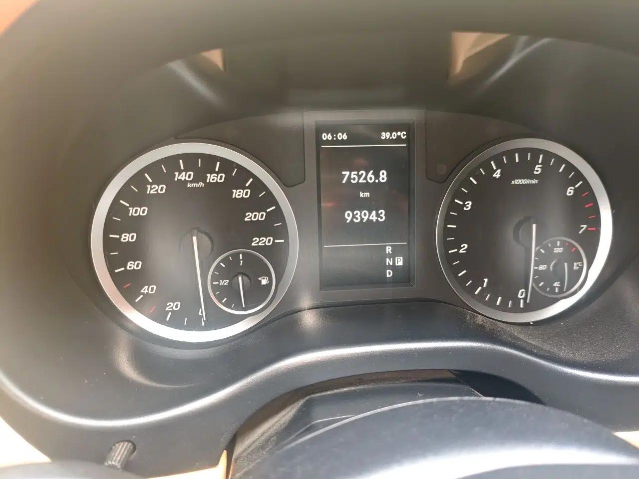 Mercedes-Benz Vito 2021 2.0T Business Version 7 Seats — миниатюра 12