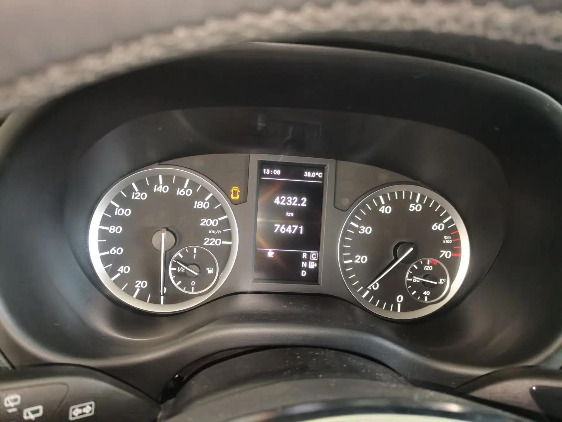 Mercedes-Benz Vito 2018 2.0T Elite Version 7 Seats China VI Emission Standard — миниатюра 11