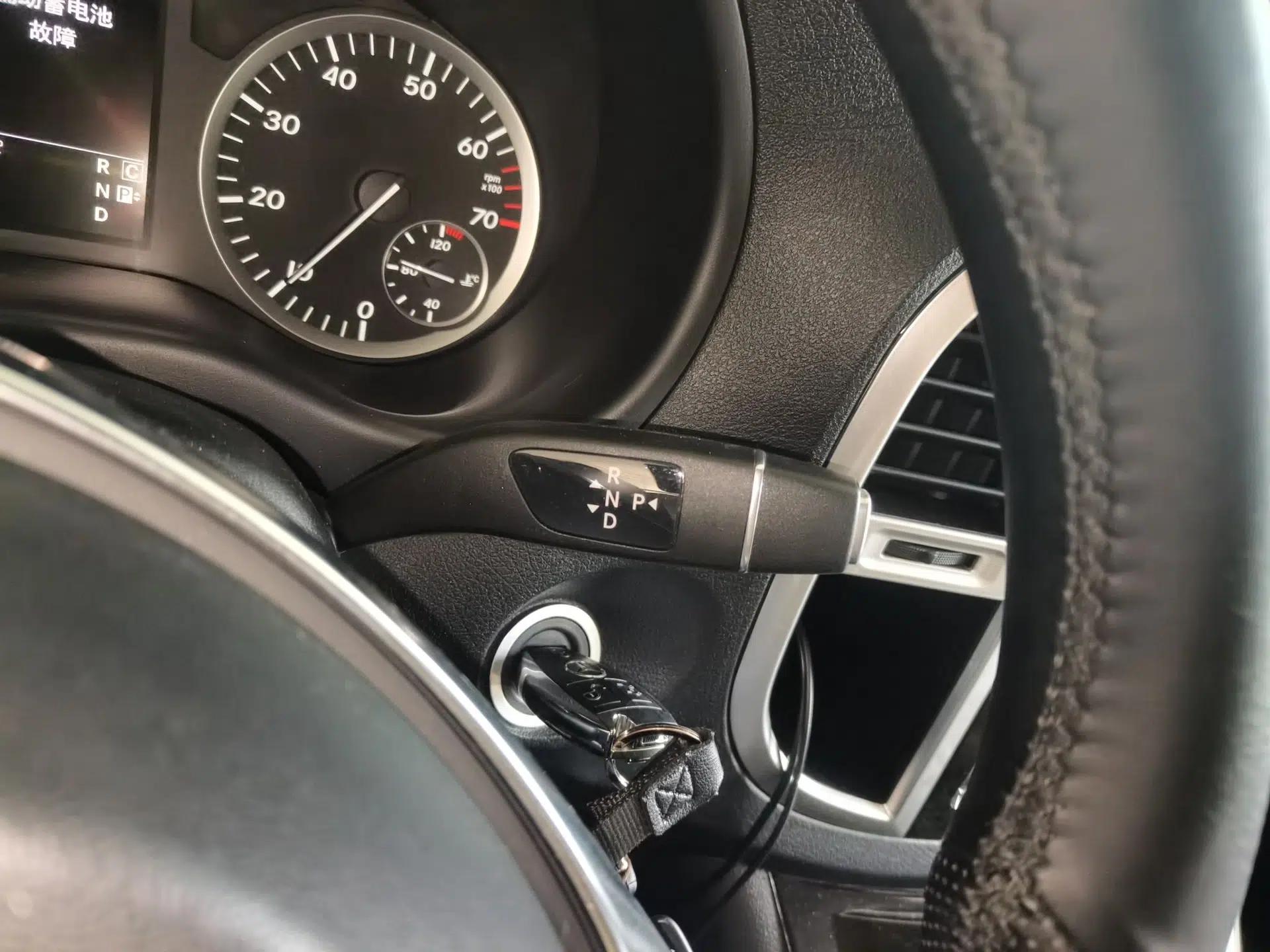 Mercedes-Benz Vito 2018 2.0T Elite Version 7 Seats China VI Emission Standard — миниатюра 14