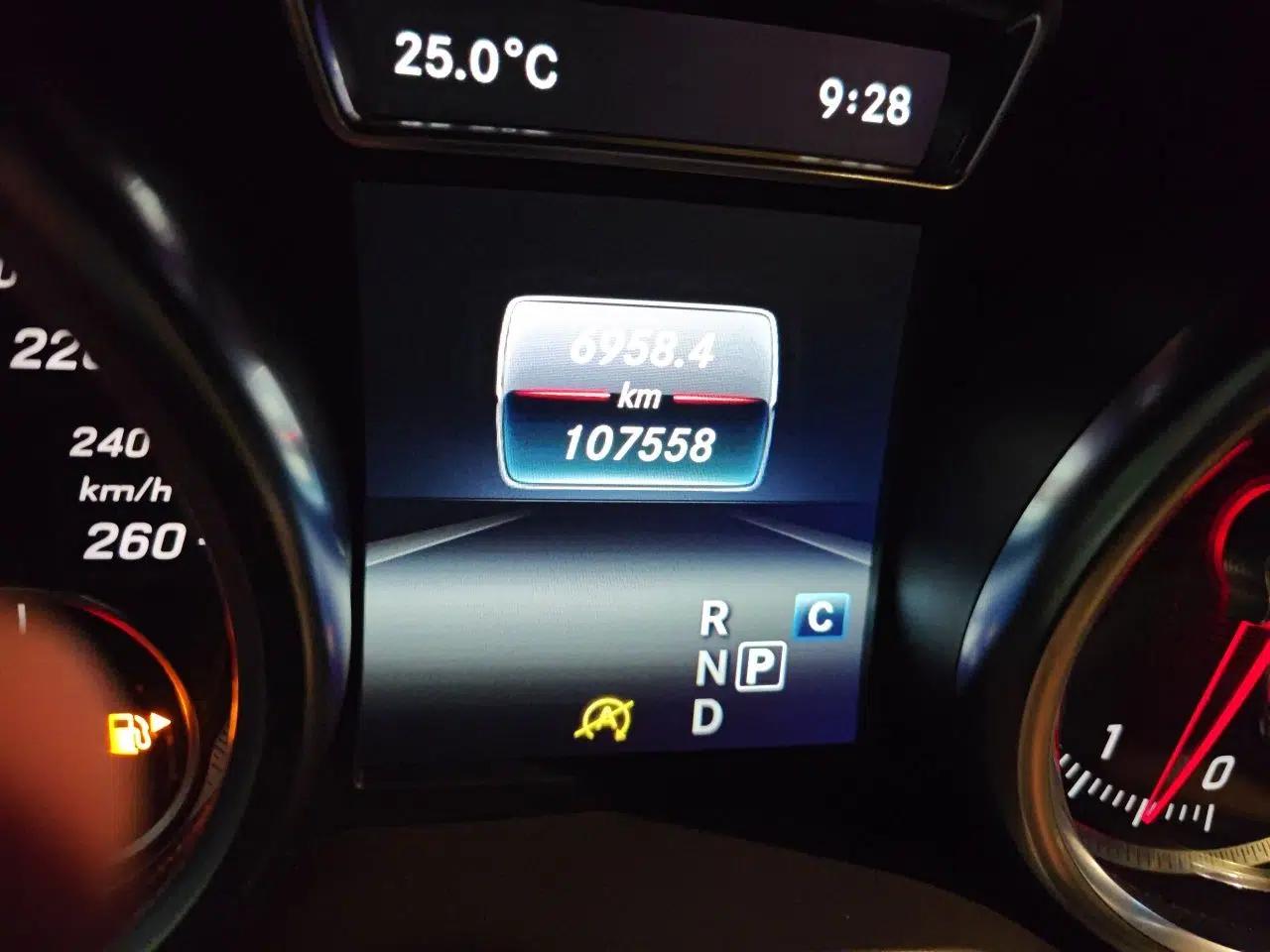 Mercedes-Benz GLE 2018 GLE 320 4MATIC Dynamic Edition Collector's Edition — миниатюра 12