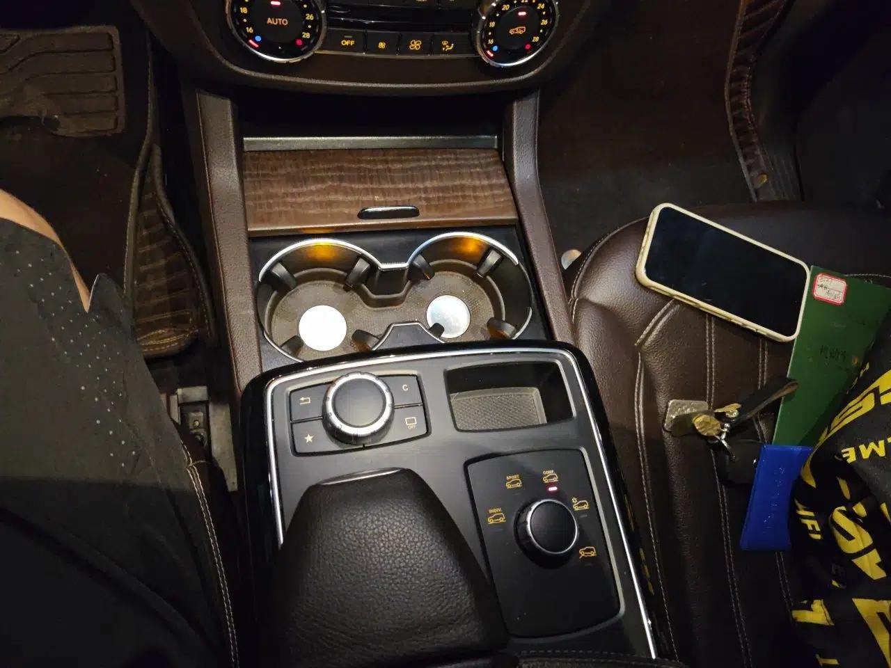 Mercedes-Benz GLE 2018 GLE 320 4MATIC Dynamic Edition Collector's Edition — миниатюра 14